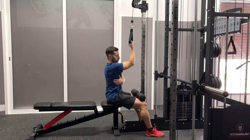 Jalón al pecho unilateral