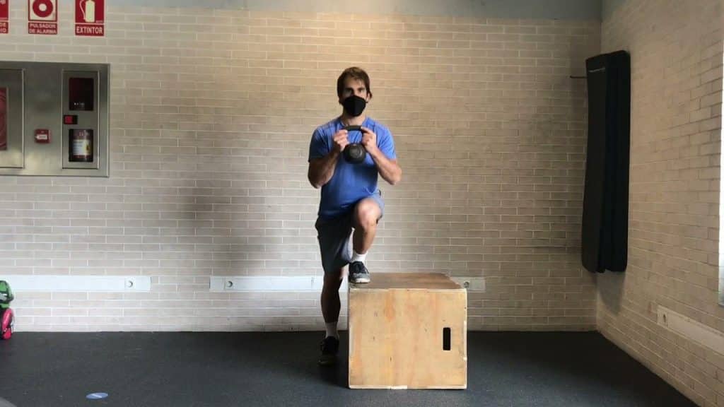 Step-up bajo con carga frontal