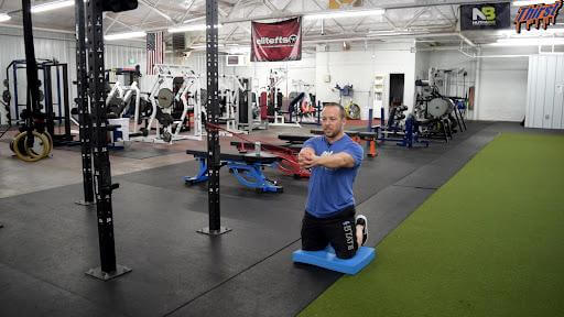 Press Pallof en posición de rodillas