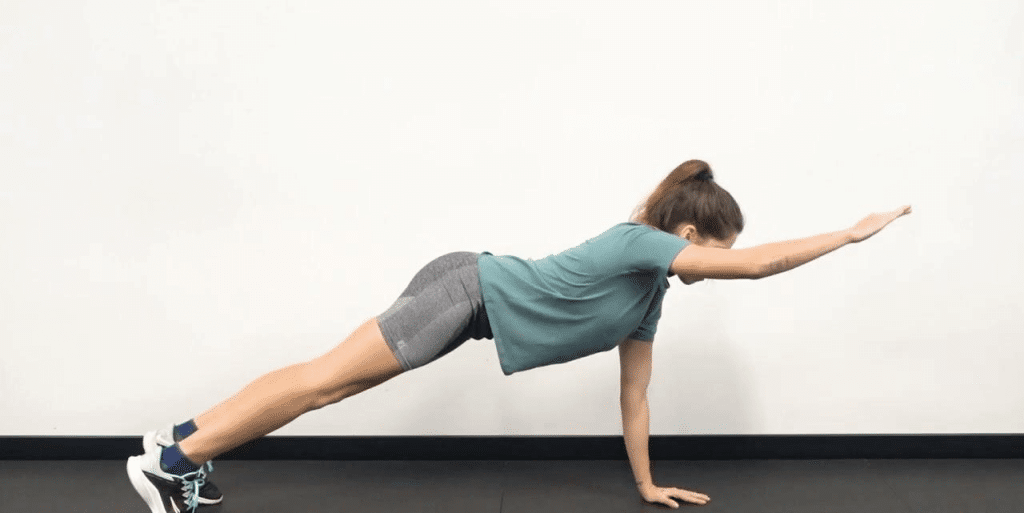 Plancha con brazo extendido al frente
