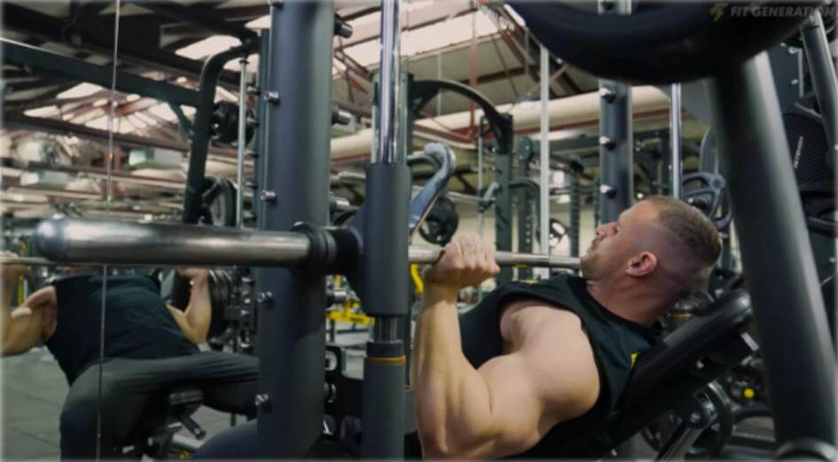 Entrenar deltoides anterior y el pectoral