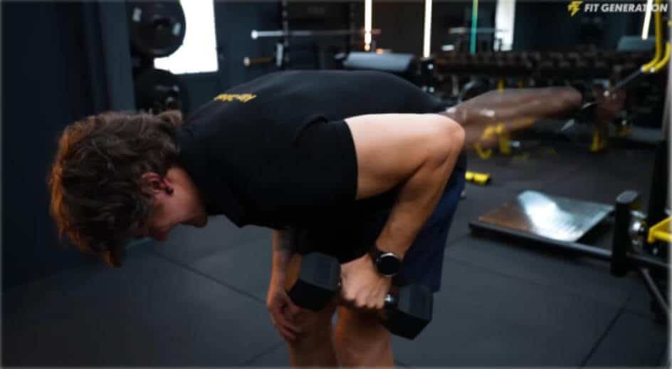 Patada de tríceps con mancuerna