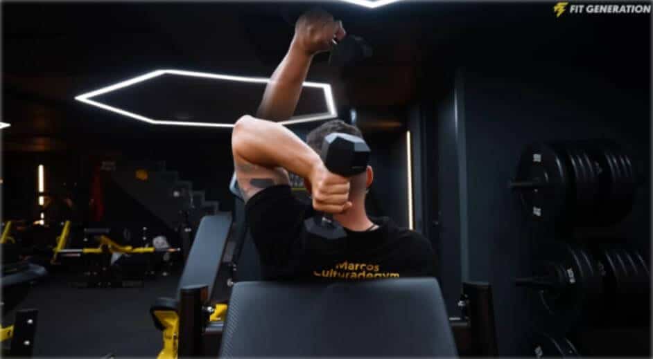 Ejercicio de triceps con mancuernas